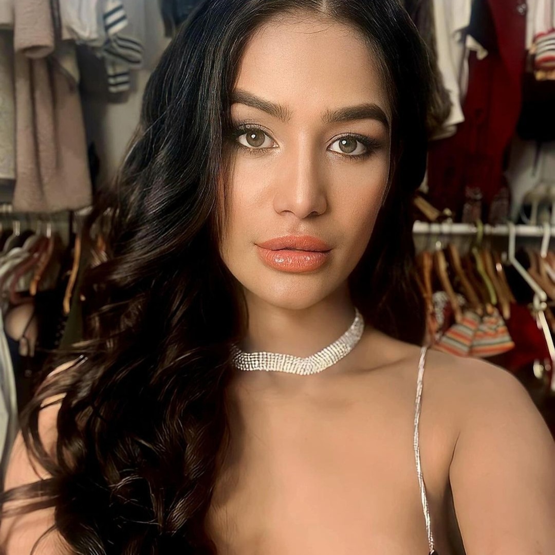 Actress Poonam Pandey Fakes Her Own Death in Marketing Stunt Actress Poonam Pandey Fakes Her Own Death in Marketing Stunt